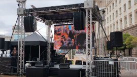 Циркът в бюджетната комисия се излъчва на площада пред МС