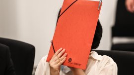 Съпругата на руски активист в изгнание го обвини в шпионаж