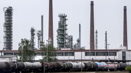 Светът изгаря своята мрежа за сигурност от петрол