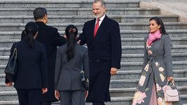 Кралица Летисия се появи в Китай с уникално палто на Carolina Herrera