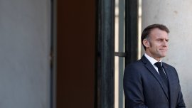 Франция почете жертвите на атентатите в Париж от 13 ноември 2015 г.