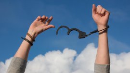 Директорът на СУ "Найден Геров&ldquo; в Пловдив е била арестувана за присвояване на средства