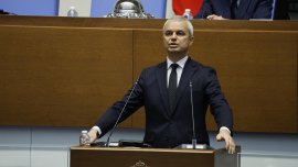 Костадинов: Ще продължим да казваме истината в "храма на лъжата" 
