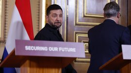 Зеленски удължи военното положение в Украйна до 3 февруари 2026 година