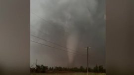 Голямо торнадо премина през Оклахома ВИДЕО
