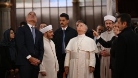Папата посети Синята джамия и сирийската православна църква в Истанбул