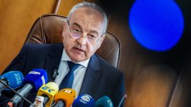 Гълъб Донев: Спряна е обществена поръчка за 490 млн. евро за мантинели 