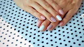 Mаникюр за бадемови нокти – от шикозен блясък до несъответстващи точки