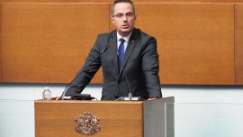 Цончо Ганев поиска оставките на Караджов и на шефовете на БДЖ