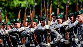 Забраниха на германските войници да имат афери със съпругите на другарите си 