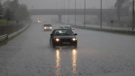 Червен код в три области за порои и наводнения днес и утре