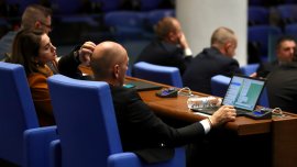 Въпреки хаоса в залата НС свали охраната от НСО за редовите депутати 
