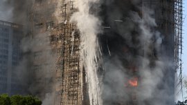 Мрежите на сградите, които пламнаха в Хонконг, не отговаряли на изискванията