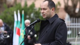 Кметът на Враца ще съди протестиращи за издевателство над семейството му 