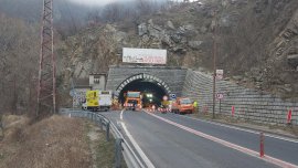 АПИ: Свлачище затвори лента за движение в Кресненското дефиле