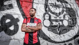 Бивш играч на Ливърпул ще рита в Локомотив Сф