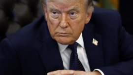 За пореден път Тръмп задряма по време на среща ВИДЕО