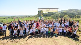 Доброволци от Пощенска банка засадиха стотици фиданки в &bdquo;Новата гора на София&ldquo;