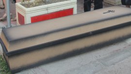 Новатор: Мъж транспортира дрога в... ковчег