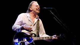 Нийл Йънг предлага безплатен достъп до музиката си на Гренландия