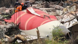 Заради доклада за катастрофата на Air India: Самолет на ОАЕ обърна във въздуха