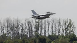 МО не може да посочи дати за пристигането на F-16