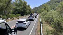 Тапа към Гърция: На входа на Кресна се е образувала колона 