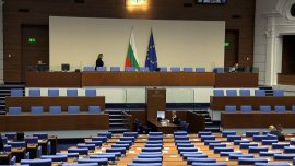 Депутатите удължиха работното си време заради оттегляне на проектобюджетите