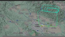 Самолет кръжа над София близо час 