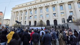 Граждани на протест заради Русинова и Петьо-Еврото: Стига мишкуване в прокуратурата