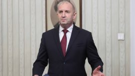 Анализатори: Радев се опита да се разграничи от Пеевски, има свръхочаквания към него