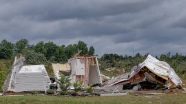 Най-малко петима души загинаха при торнадо в Бразилия