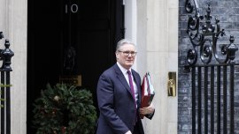 Стармър заформи скандал на Острова, приветства посрещането на египетски активист