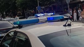Шофьор блъсна общински съветник и 8-годишния му син и избяга