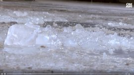 Опасен лед в София: Ходиш приклекнал, не знаеш къде да стъпиш