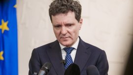 Президентът на Румъния обявява консултации за ново правителство