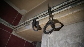 Жена държала своя роднина заключена в мазе цели 2 години