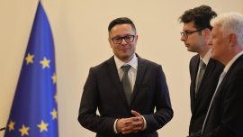 Министър Пулев спира обществените поръчки, ще прави ревизия