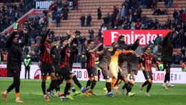 Милан победи Верона и излезе временно начело в Италия