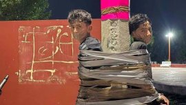 Издирват &ldquo;Батман от Мексико&rdquo;, лепял с тиксо крадци на уличните лапми