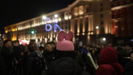 Проверяват неправомерно поставена станция на мобилен оператор на пл. "Независимост"