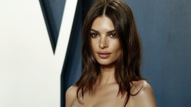 Емили Ратайковски с доза апетитни кадри от Италия