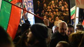 Движението на автомобили в района на "Триъгълника на властта" все още е блокирано