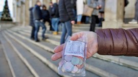 Опашка пред БНБ за стартовите комплекти с български евромонети СНИМКИ