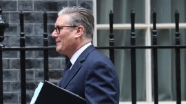 Стармър бесен заради скандала с Манделсън