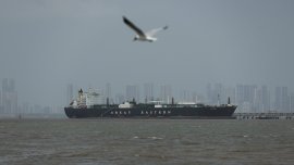 Въпреки удълженото примирие: три кораба са атакувани в Ормузкия проток