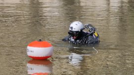 В кадър: Водолази търсят изчезналото дете в р. Струма