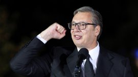 В кадър: Вучич подаде оставка като президент на Сърбия