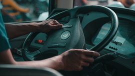 Хванаха водач на автобус от София до Казанлък да гледа порно, докато шофира ВИДЕО
