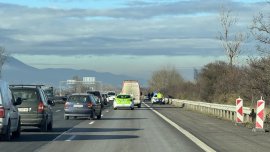 Катастрофа затруднява движението по "Тракия"